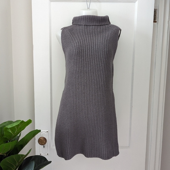 Aritzia Durandal Sleeveless Sweater - Picture 5 of 11